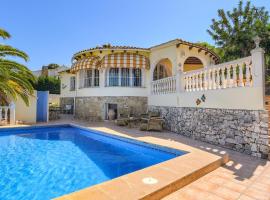 Urbanitzacio Montemar Villa Sleeps 6 with Pool Air Con and WiFi, hotell i Paratella