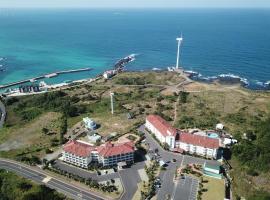 Blue Hawaii Hotel, hotel near Geumneung Stone Park, Jeju