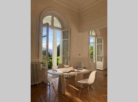 Magnifique Appartement dans palace Belle Époque, apartment in Aix-les-Bains