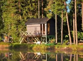 Dragon house in the tree! Jacuzzi, Sauna ,Cinema,Heated