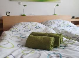 Appartment Weingut Hess, family hotel sa Neusiedl am See