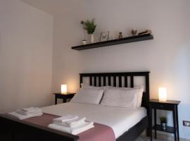 The Good Place B&B, hotel dicht bij: metrostation Arco di Travertino, Rome