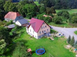 Großzügige Wohnung in Mecklenburg zwischen Wald und Seen: Krakow am See şehrinde bir otel