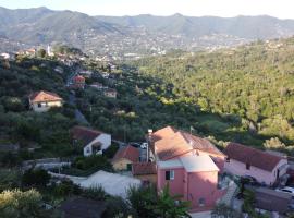 ALLA CASA ROSA RAPALLO, Peaceful Multiple Apartment Surrounded by Greenery with Free Parking, WiFi & Air Conditioning, Welcome kit Priority with Prosecco