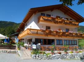 Berggasthaus Kraxenberger, hotel with parking in Brannenburg