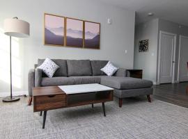 Luxury Apartment with Gym, Steps From Commuter Rail #2009, apartment sa Reading