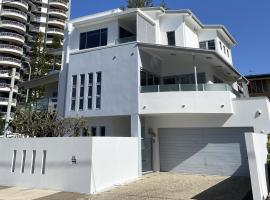 Villa Garfield Surfers Paradise, holiday home in Gold Coast