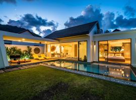 Cocoon Villa - Peaceful private pool villa in north Phuket, cabaña o casa de campo en Phuket