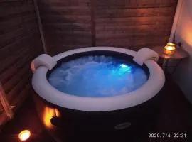 Maison au Calme Climatisée avec spa de mai à fin septembre