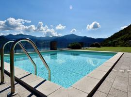 Italian Vacation Homes - La Petite Maison du Lac, ξενοδοχείο με πάρκινγκ σε Tavernola Bergamasca