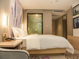 Lavande Hotels Xianning Tonghui Square Branch, viešbutis mieste Xianning