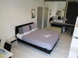 Chambre spacieuse, moderne et très confortable à Perros-Guirec, bed & breakfast kohteessa Perros-Guirec