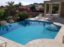 C'RENITY VILLA, hotel with jacuzzis in Saint Martin
