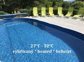 Dvůr Stráň & Wellness, hotel v destinaci Karlovy Vary