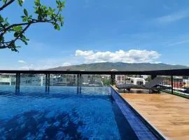 Stay Nimmanhemin Center with Rooftop Pool 309NM