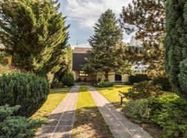 Yes, it is RETRO - Big Villa with Indoor Pool, cottage in Vienna