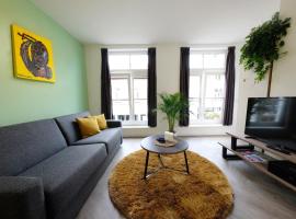 Beautiful 60m2 One-Bedroom Apartment with Terrace, hotel dicht bij: Station Tiel, Tiel