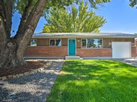 Family Home with Patio Visit San Juans and Telluride!, casa a Montrose