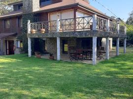 Kwezi Cottage at The Great Rift Valley Lodge & Golf Resort Naivasha, hotel v mestu Naivasha