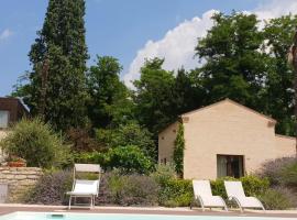 Studio with shared pool and wifi at Montalto delle Marche, hotel em Montalto delle Marche