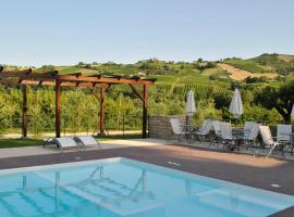 2 bedrooms house with shared pool and wifi at Montalto delle Marche, hotel v mestu Montalto delle Marche