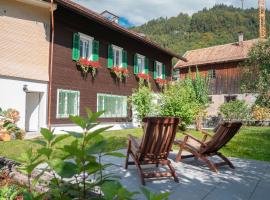 ALP APARTMENTS centre location with traditional design and self check-in, hotel en Engelberg