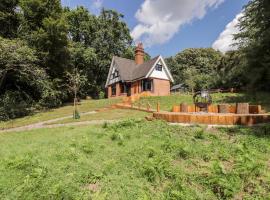 Baldwins Hill Cottage, hotel with parking in Loughton