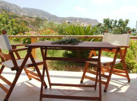 Pleiades Apartments, hotell i Lefkos, Karpathos