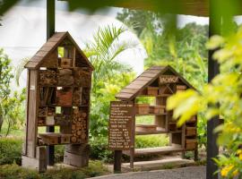 Green Me Organic Farm Khao Yai กรีนมี ออแกนิคฟาร์ม เขาใหญ่, B&B in Ban Khlong Yang