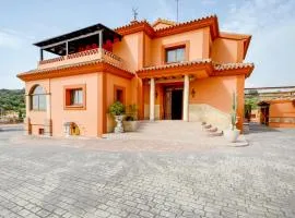 6 Bedroom Awesome Home In Estepona