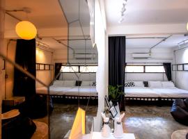 Hidden Habitat - Design Guesthouse, homestay in Bangkok