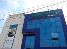 Euro Homes Hotel, hôtel à Accra près de : A&C Mall