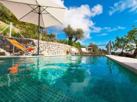 Villa Mancor Pool & Mountain Views，曼科尔德拉瓦利的寵物友善飯店