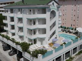 Hotel Gran Venere Beach 3s، فندق في بيبيوني