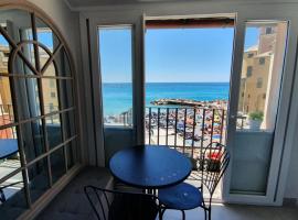 Best flat beachfront Camogli, hotel en Camogli