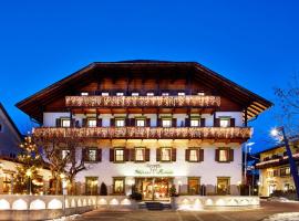 Hotel Weisses Lamm, hotel u gradu 'Monguelfo'