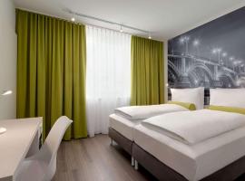 Super 8 by Wyndham Mainz Zollhafen: Mainz şehrinde bir otel