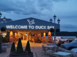 Duck Bay Hotel & Restaurant, готель у місті Баллох
