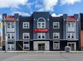 Econo Lodge Inn & Suites Downtown