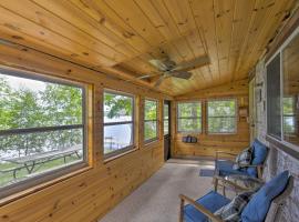 Lakefront Family Escape with Views, Dock, and Kayaks!, hotel v mestu Hayward