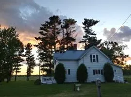 Quiet Farmhouse Retreat with Fire Pit - Pets Welcome