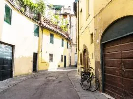 CozyBricks in Lucca - Apartments in Lucca Historical Center - Air Cond & WiFi -