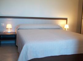 Domo - Guest-House Il Nespolo Fiorito, B&B in Orosei