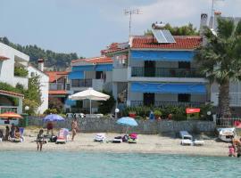 Iris Seafront Apartments, hotel in Fourka