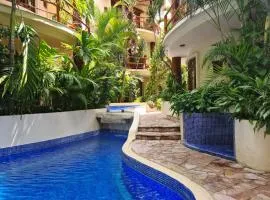 Luxury Villa steps to the beach & 5ta av, AMAZING