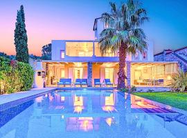 Cretan Mansion with Heated Swimming Pool、ゲオルギオポリスのビーチ周辺のバケーションレンタル