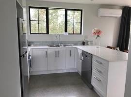 Lakin' it easy Cottage, hotel with parking in Karapiro