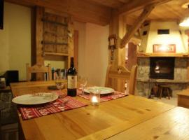appartement cozy dans chalet 6 pers voiture 4 roues motrice a dispo、ラ・クリュサのホテル