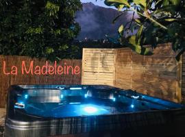 La Madeleine, hotel with parking in Cilaos