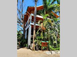 Entire Nosara Tree House, hôtel à Nosara